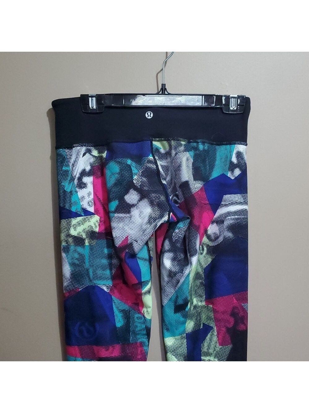 Lululemon Midrise Manifesto Graffiti Leggings Size 6 - Picture 4 of 6